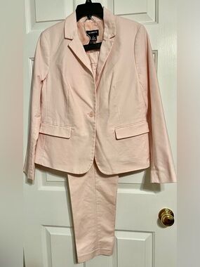 Liz Claiborne Soft Pink Women's Two-Piece Suit Jacket & Pants